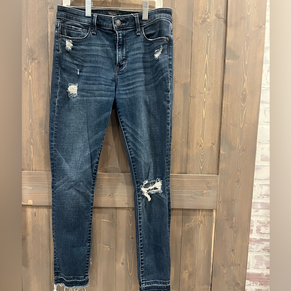 ⭐️5/$20Abercrombie & Fitch Midnight Blue Ripped Skinny Jeans